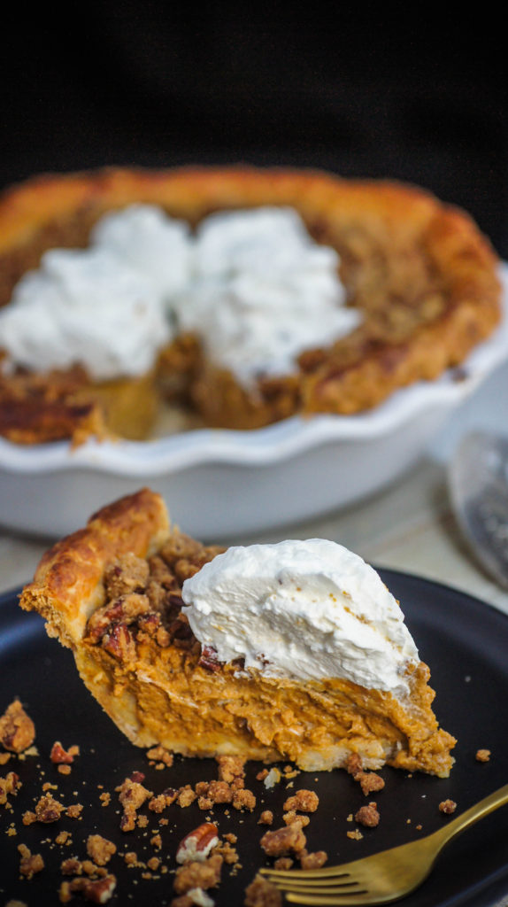 Pie de Calabaza con Pecan Streusel