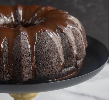 Torta de chocolate húmeda y esponjosa